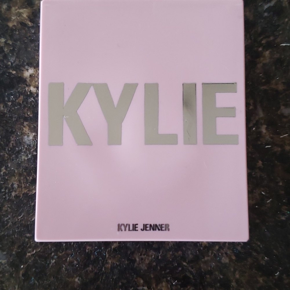 Kylie Bronzer Khaki